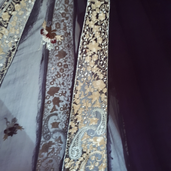 Traditional outfit - Picture 5 of 7